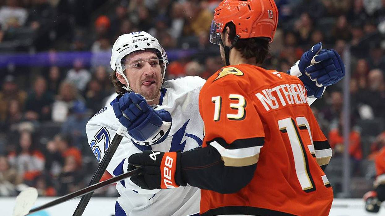 Official-defenseman Carlile gets 2-way deal with Pens