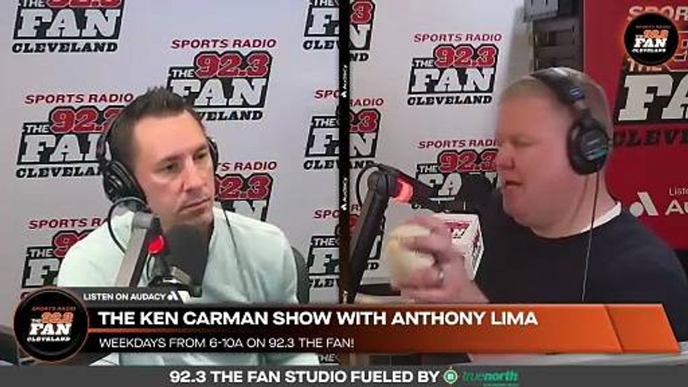 How the Browns should go about the Deshaun Watson & Shedeur Sanders QB competition