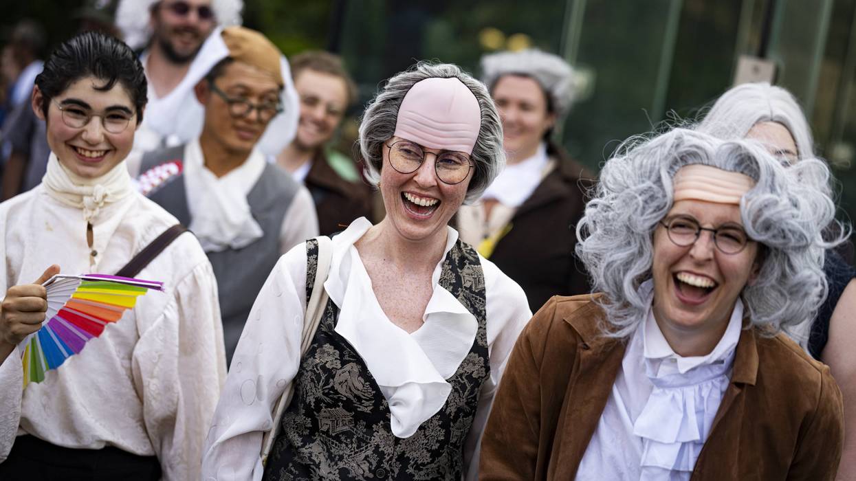 Dozens show out for electric Ben Franklin look-alike contest on Independence Mall