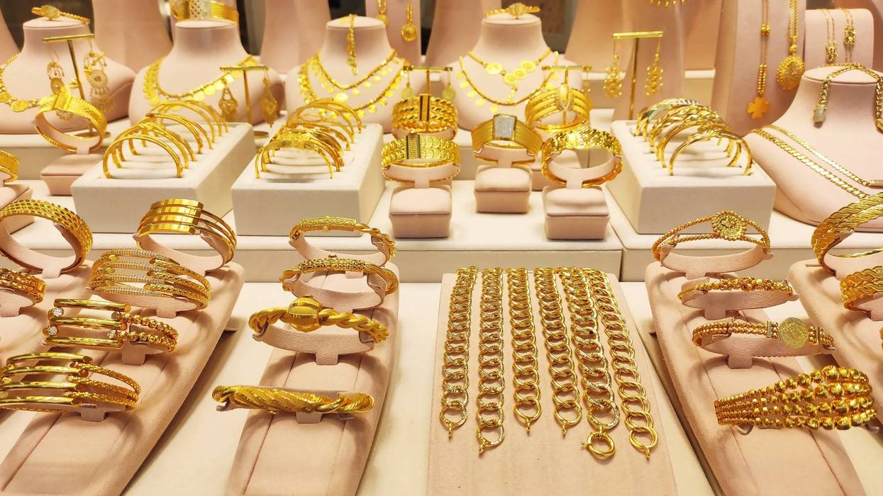 Citizen of India going to prison for using Chicago-area company to illegally import gold jewelry