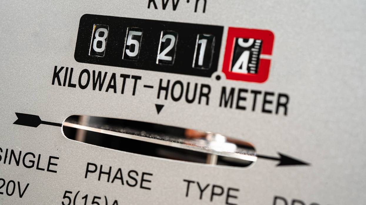 Pritzker signs legislation for energy bill transparency, utility discount program