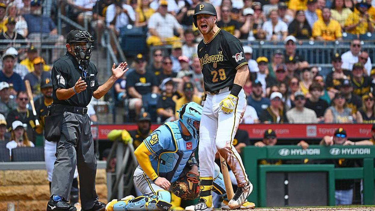 10-run 4th as Pirates hammer Milwaukee, finish sweep