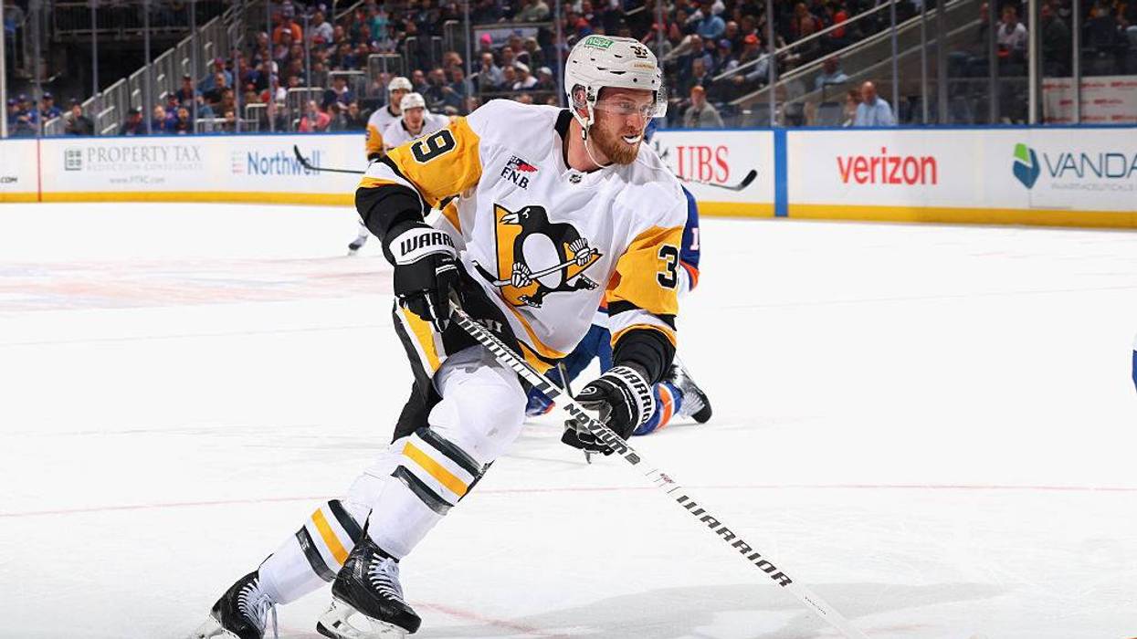 Anthony Mantha signs with the Devils