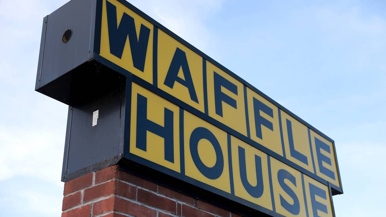 4 injured in shooting outside Delaware Waffle House