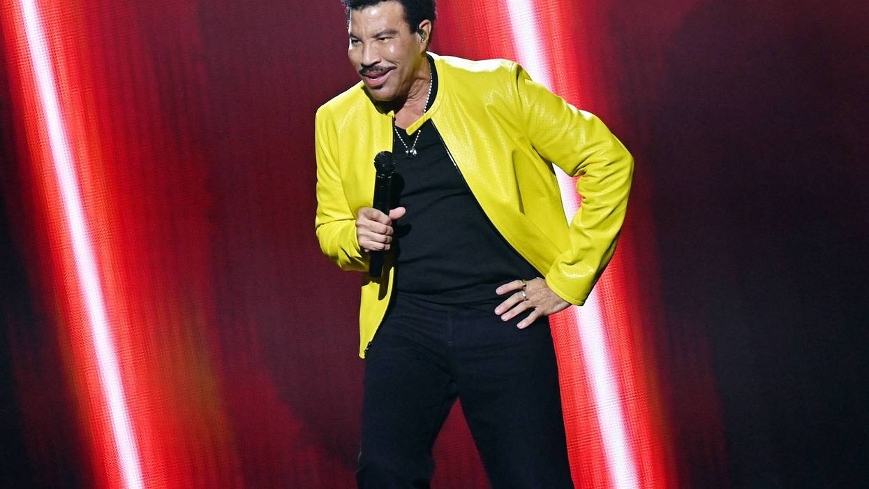 Lionel Richie and Earth, Wind & Fire Bring "Sing A Song All Night Long" to Atlanta's State Farm Arena