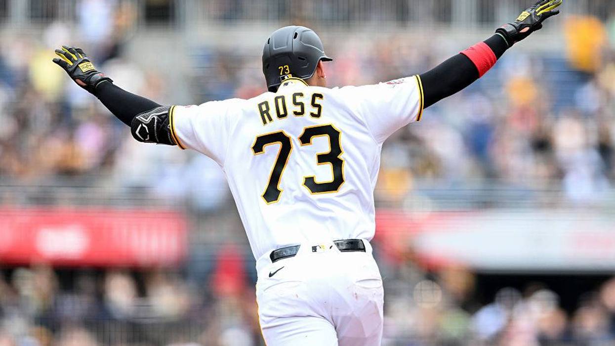 Ross never gives up, hits emotional HR in 1st MLB start