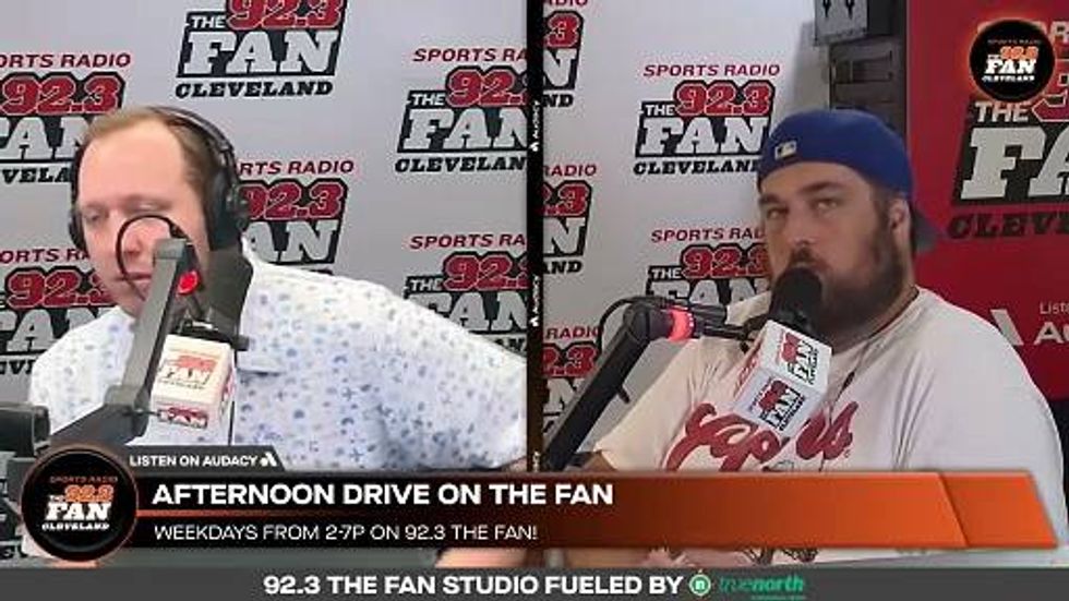 Joel Bitonio breaks down Browns' training camp, Shedeur vs Deshaun, Todd Monken's style
