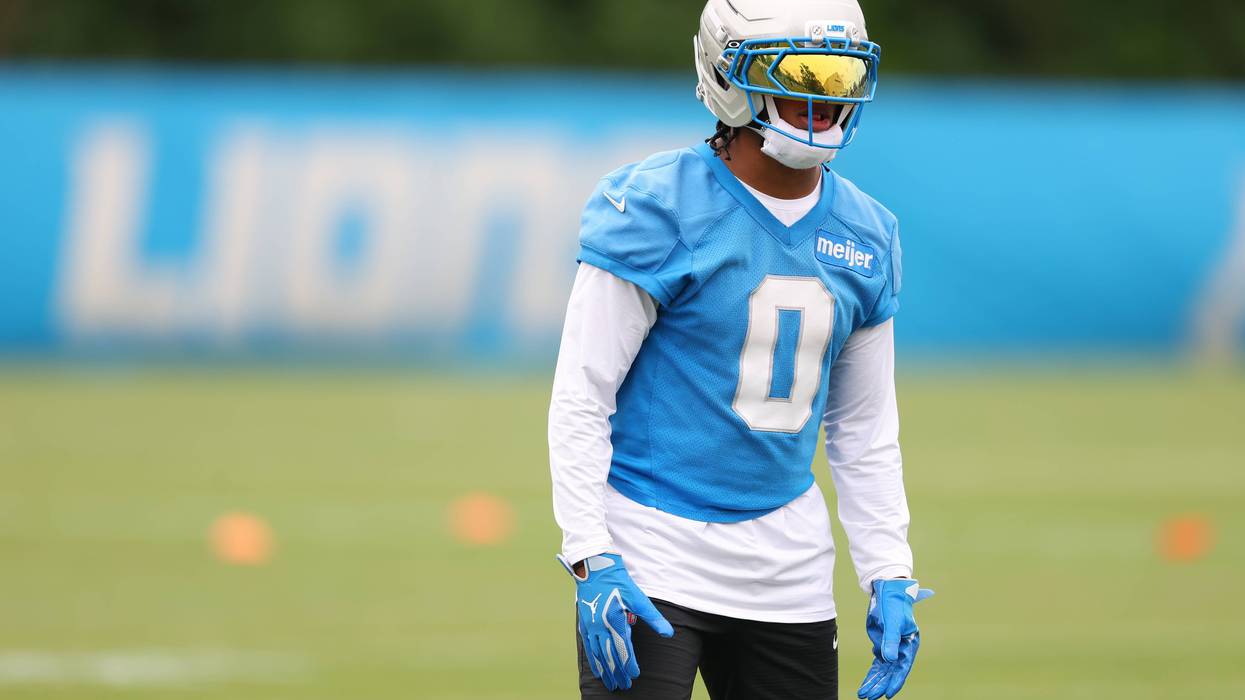 Jahmyr Gibbs appears to be holding in amid contract talks with Lions