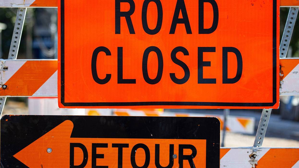 Algiers' major thoroughfare closed due to oil spill
