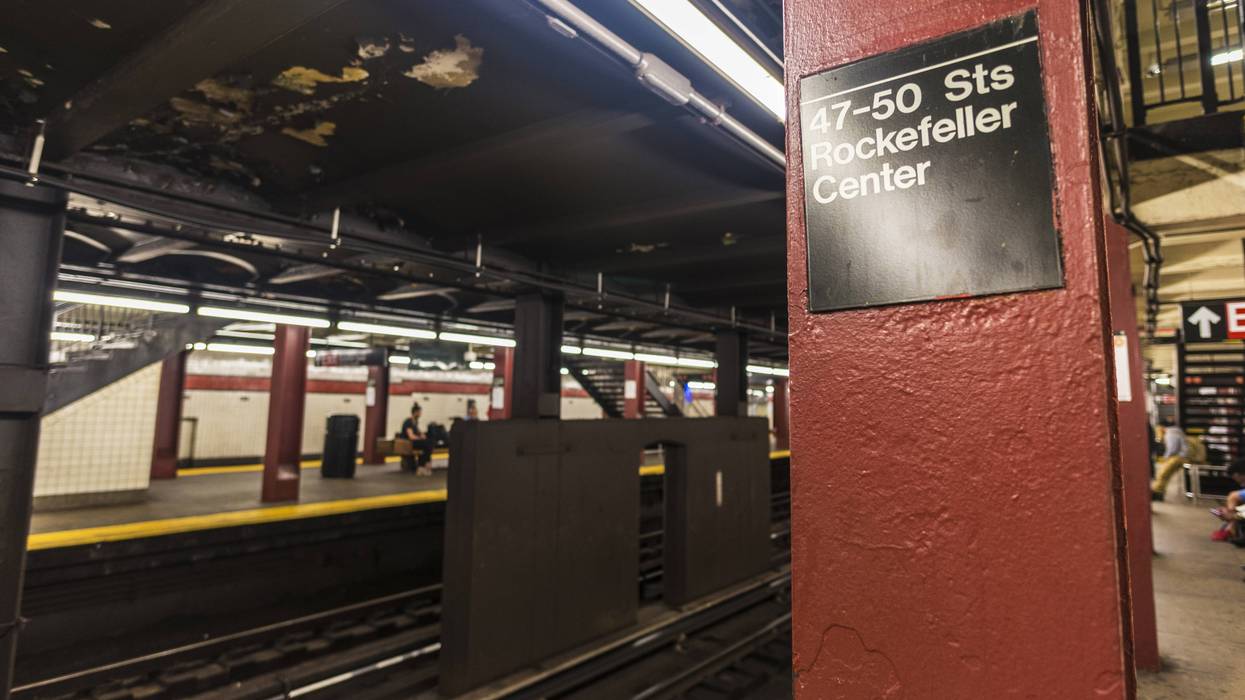 Man, 72, shoved onto tracks unprovoked at Rockefeller Center subway station