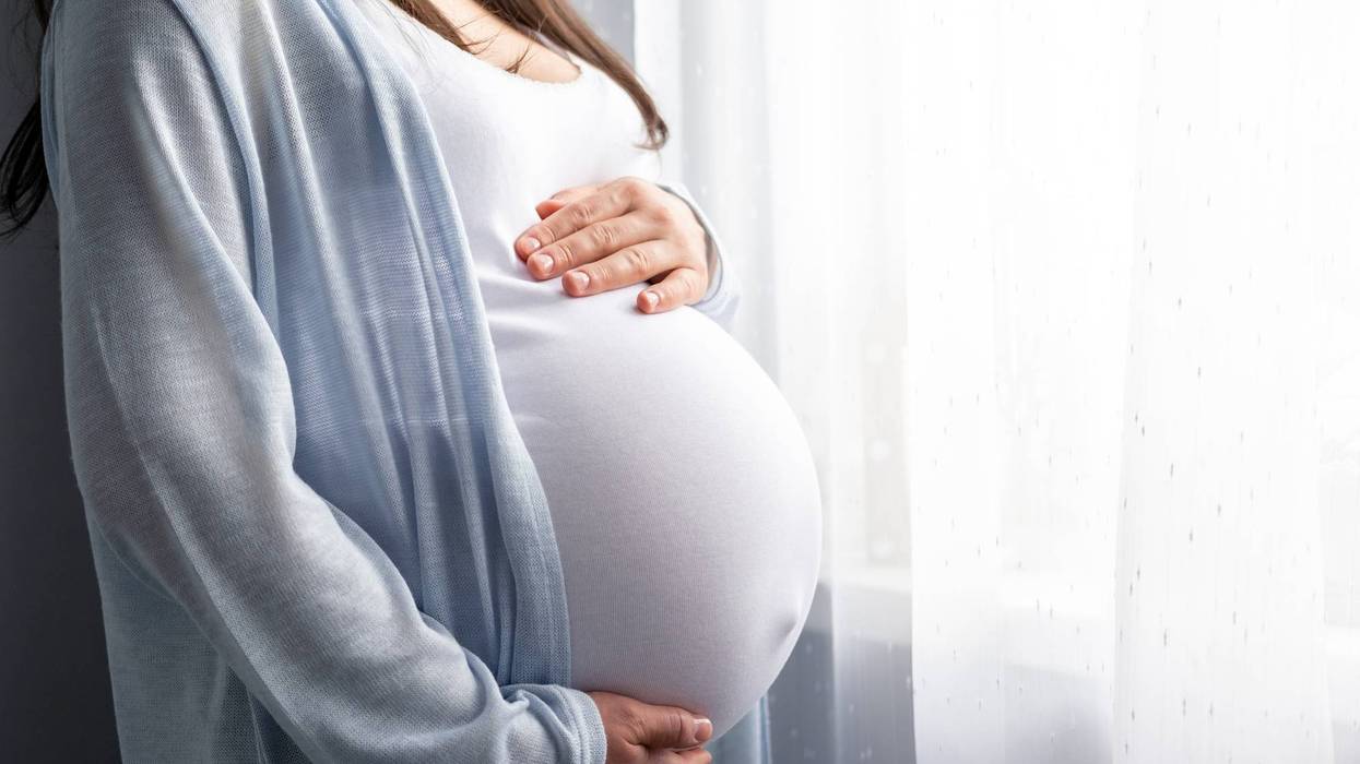 What does postpartum psychosis look like?