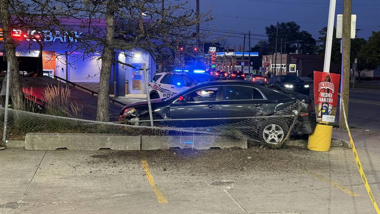 One dead in shooting and crash outside PNC bank in Detroit