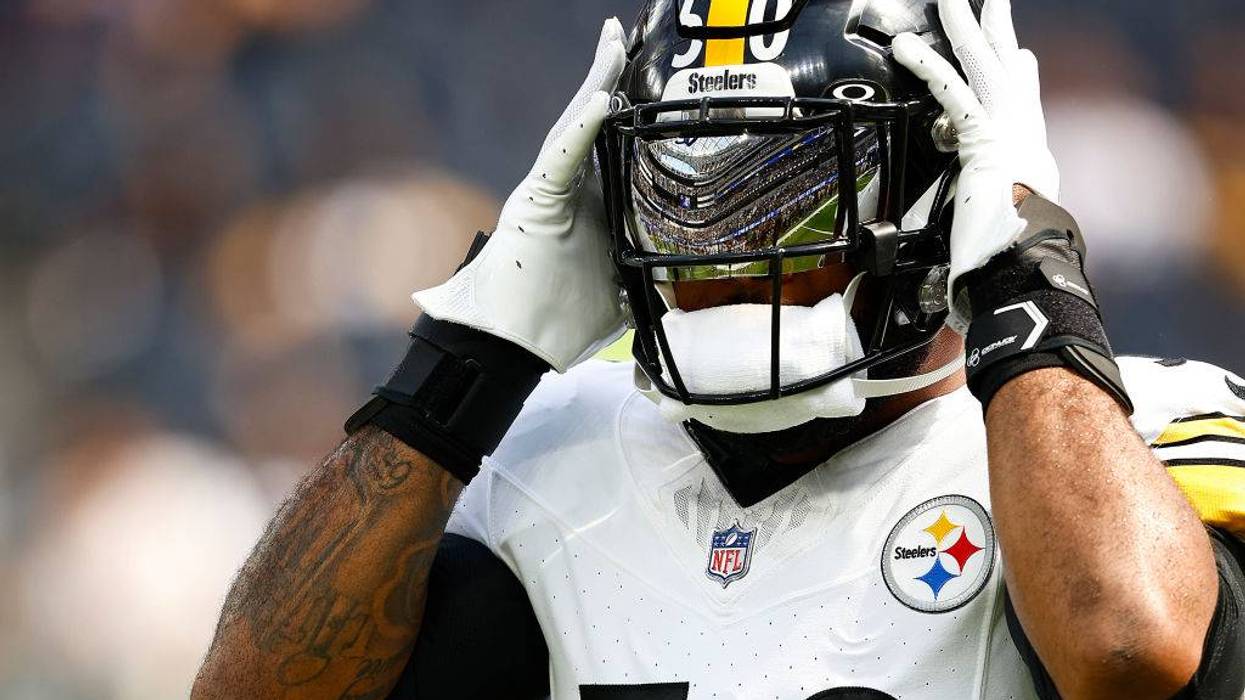 REPORT-Steelers release veteran LB Elandon Roberts