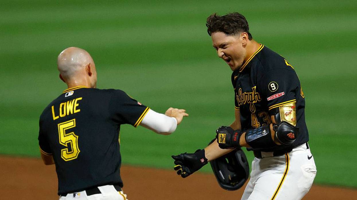 Pirates erupt for 9 in 3rd, blow lead, win in walkoff