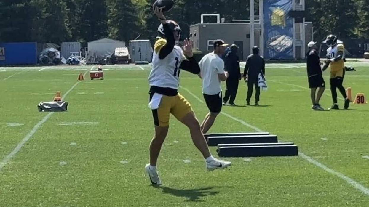 Howard Details Stressful Roster Cut, Confident in Steelers QBs