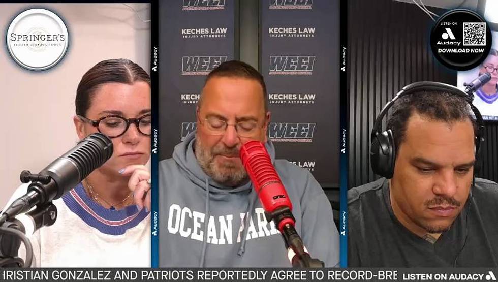 Does Esiason think the Patriots can win in Seattle? JSN vs. Gonzo- Who has the edge? What does Esiason make of the Gonzalez contract?