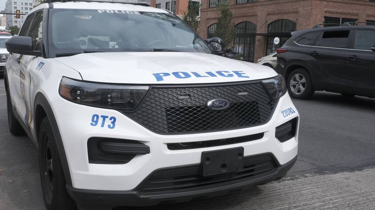 Man robbed of laptop while sitting outside Rittenhouse restaurant