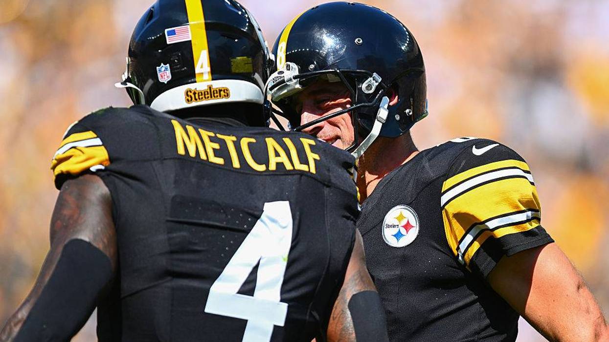 Rodgers back in the quiz game helping Steelers WRs