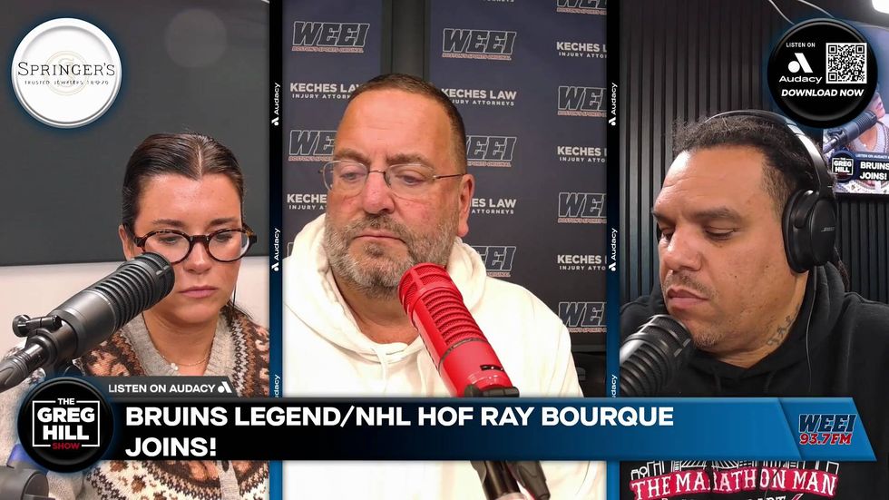 Mammoth goes extinct against Bruins- Bruins Hall of Famer Ray Bourque joins!