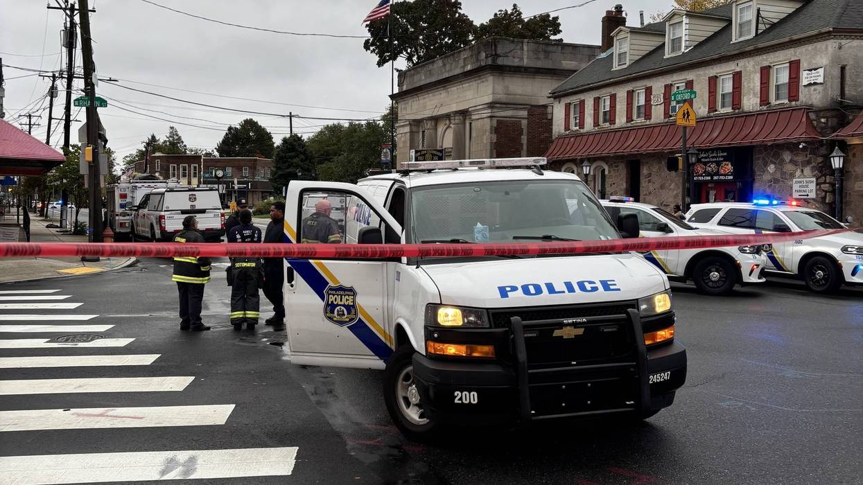 Police in standoff with suspect on SEPTA bus in Fox Chase