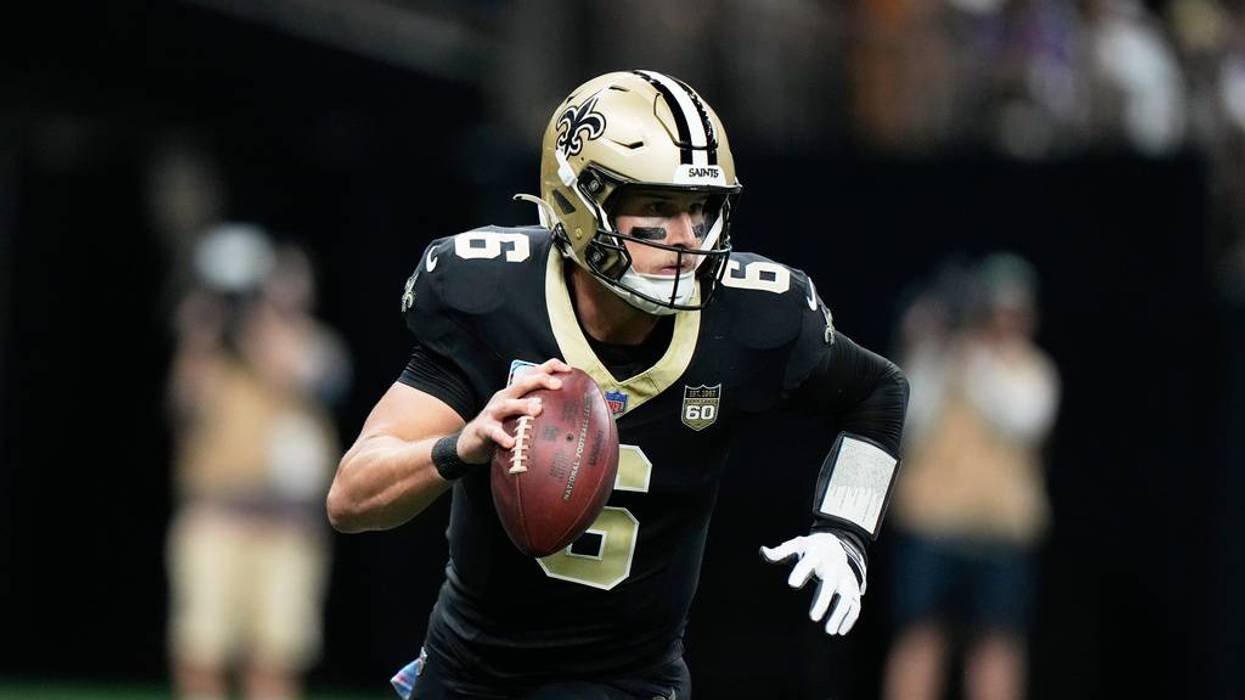 Saints QB Tyler Shough playing through broken left hand: report