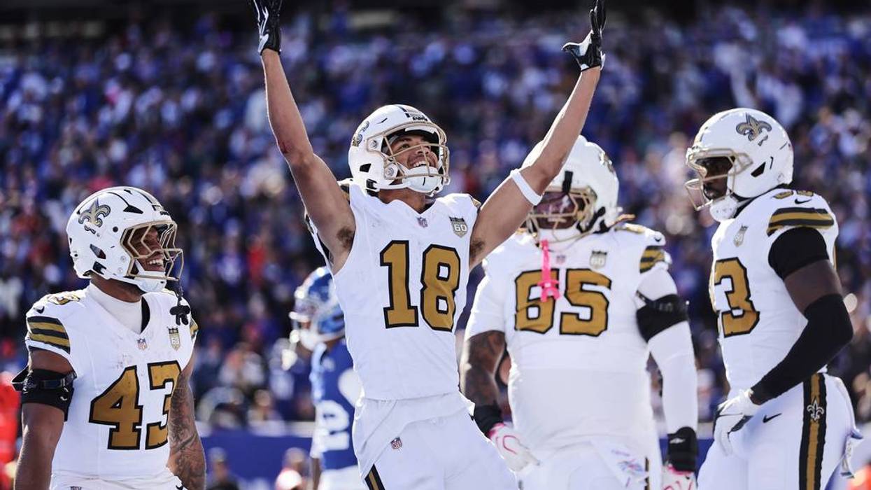 Saints score 34 consecutive points, then hang on for much-needed win over Giants