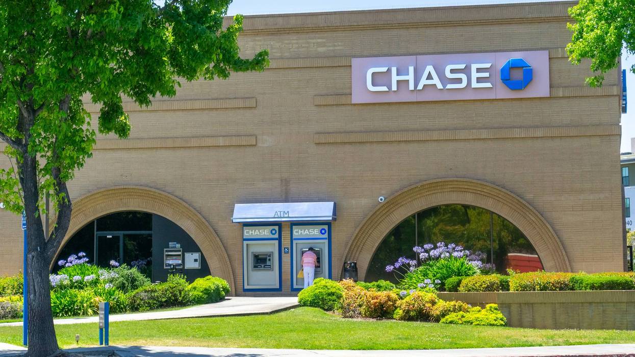 Brinks employee robbed at gunpoint while servicing bank ATM in Lansing