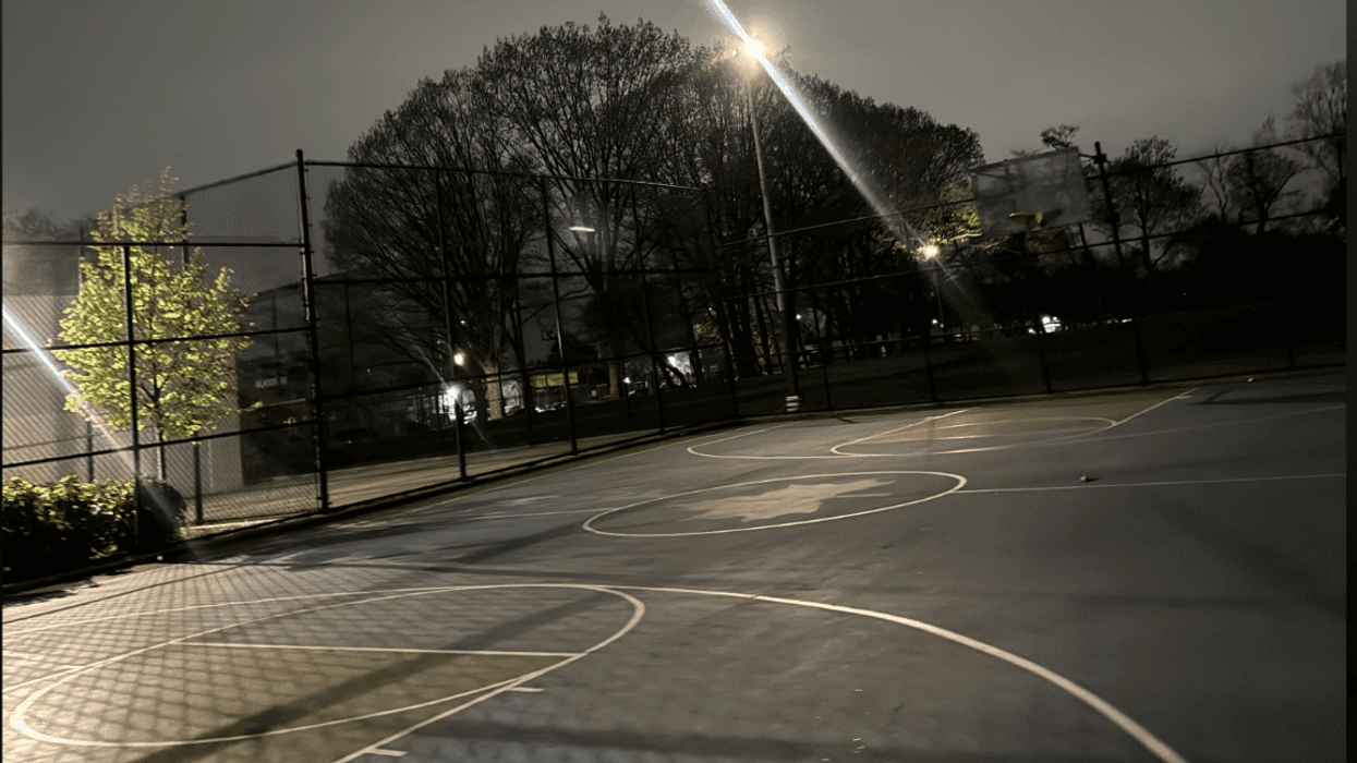 Boy, 15, fatally shot in the chest at Queens park; gunman at large