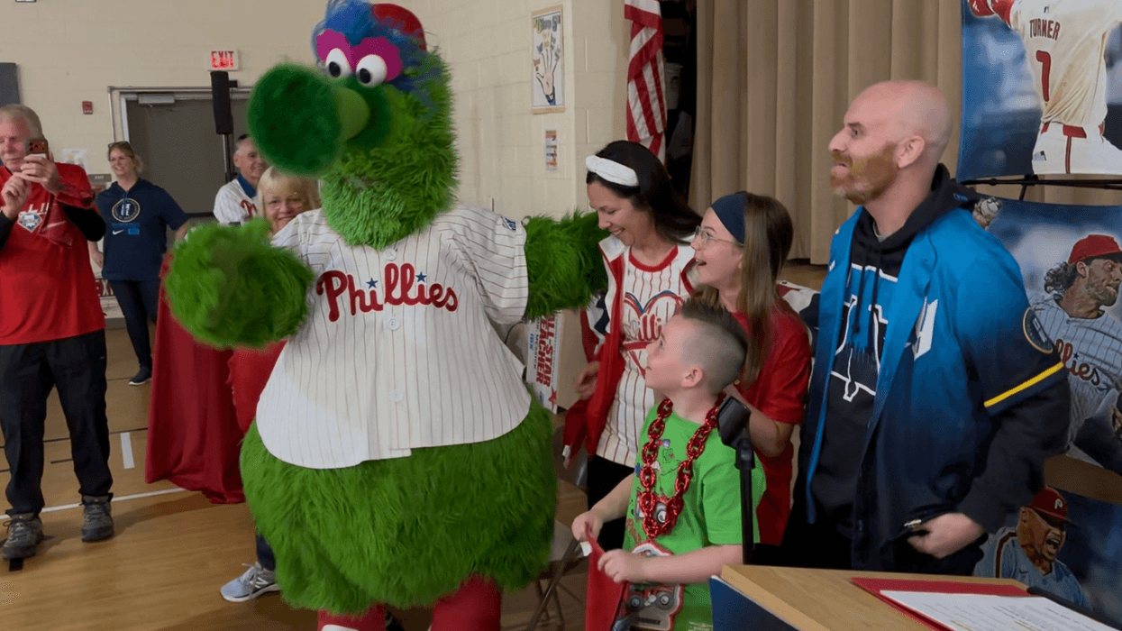 Delco elementary students reunite with beloved teacher battling rare cancer