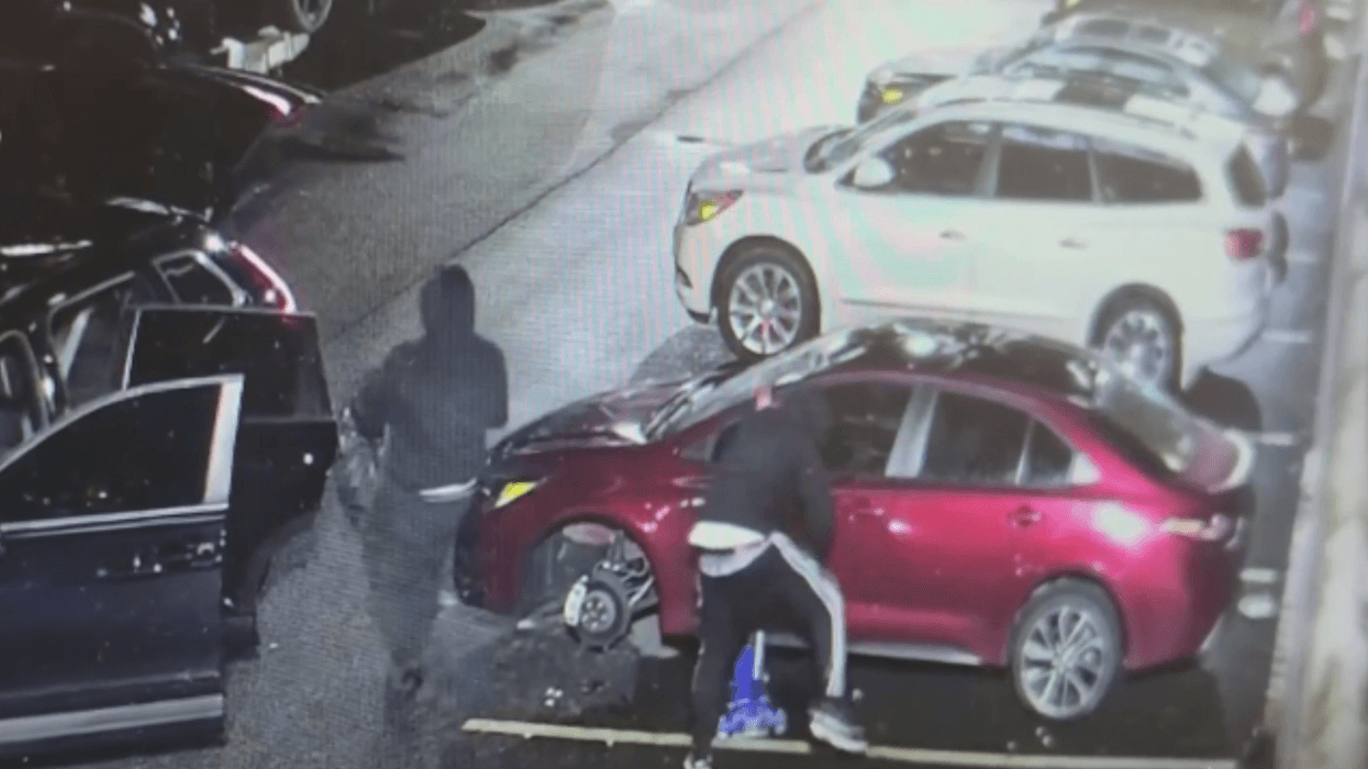 Thieves stealing tires and wheels from cars parked in Chinatown lots