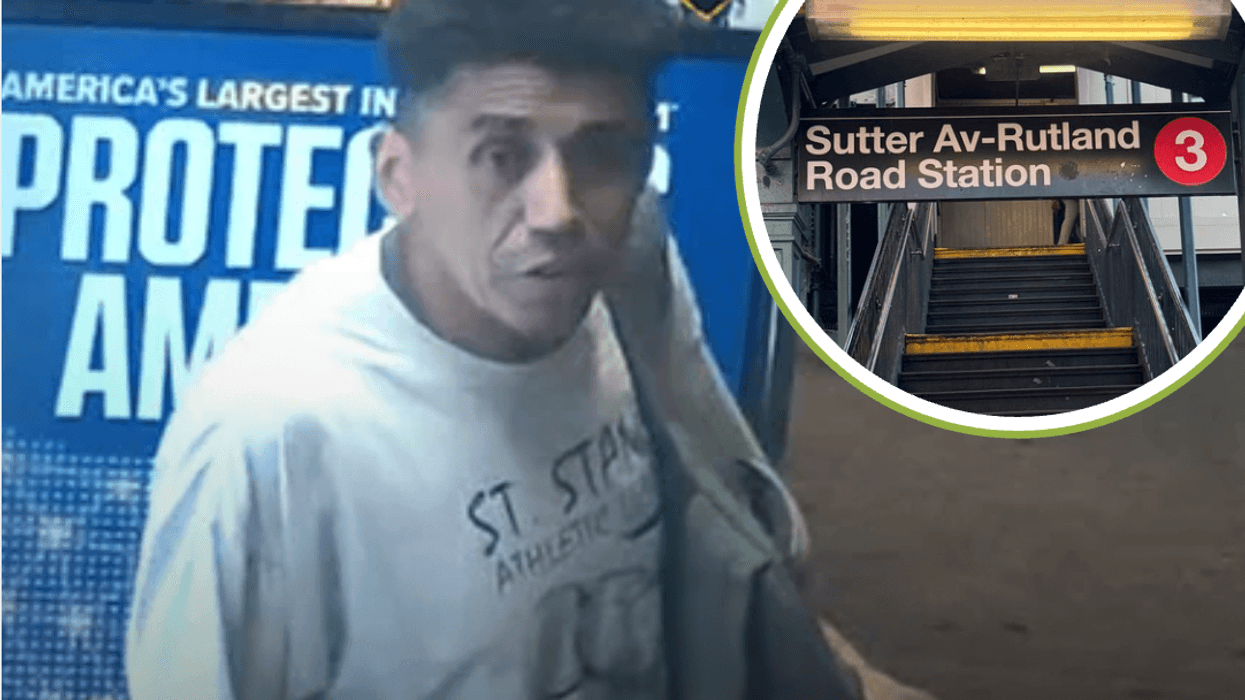 Man stabbed in back in unprovoked Brooklyn subway attack; suspect at large