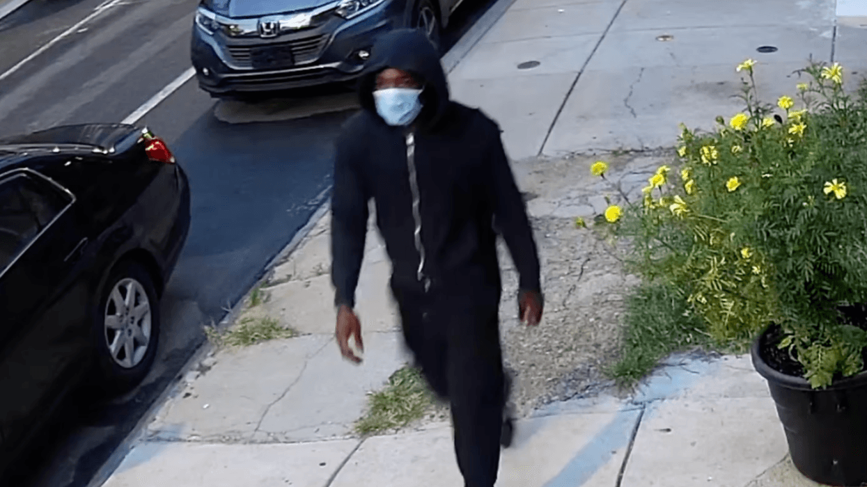 Video: South Philly resident fights off intruder; suspect wanted