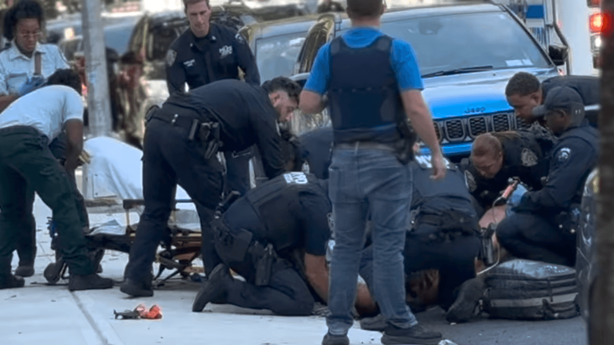 Off-duty NYPD officer critical after stabbing in the Bronx: sources