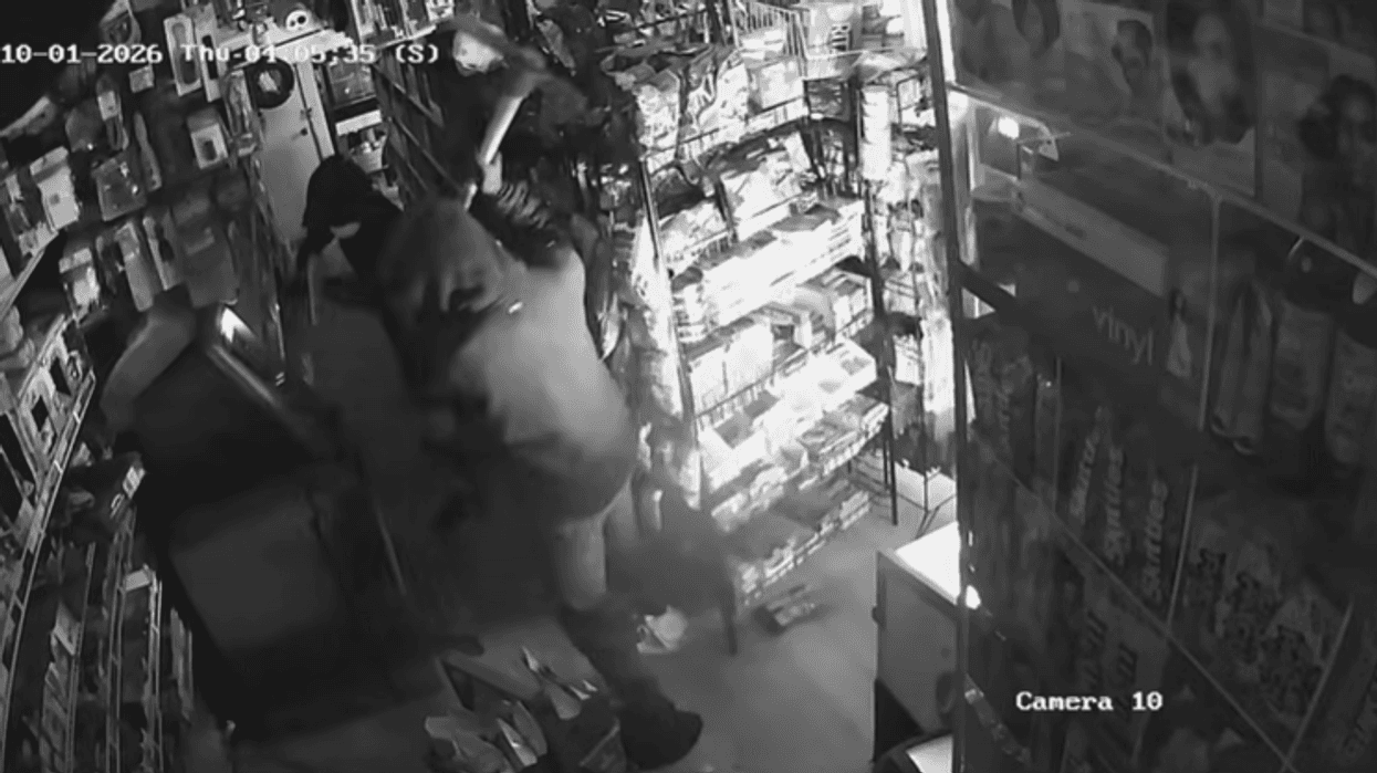 Video: Police seeking suspects in North Philly store burglary and arson attack