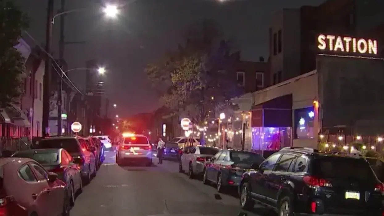 Man stabbed in neck outside South Philly bar