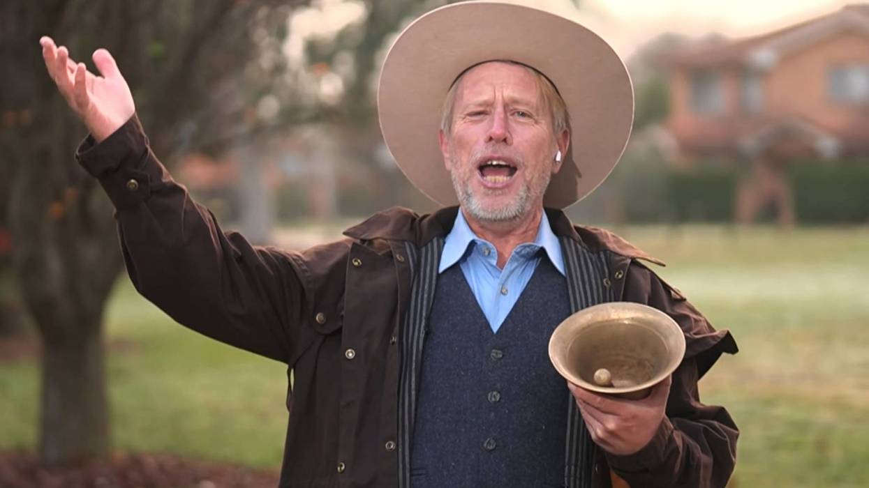 Guinness crowns Canberra town crier as the world's loudest person at 122.4 decibels