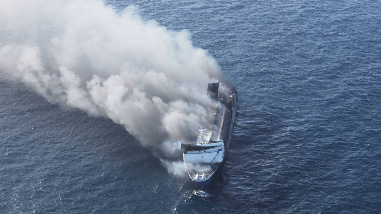INDONESIA-FERRY-INCENDIO 5