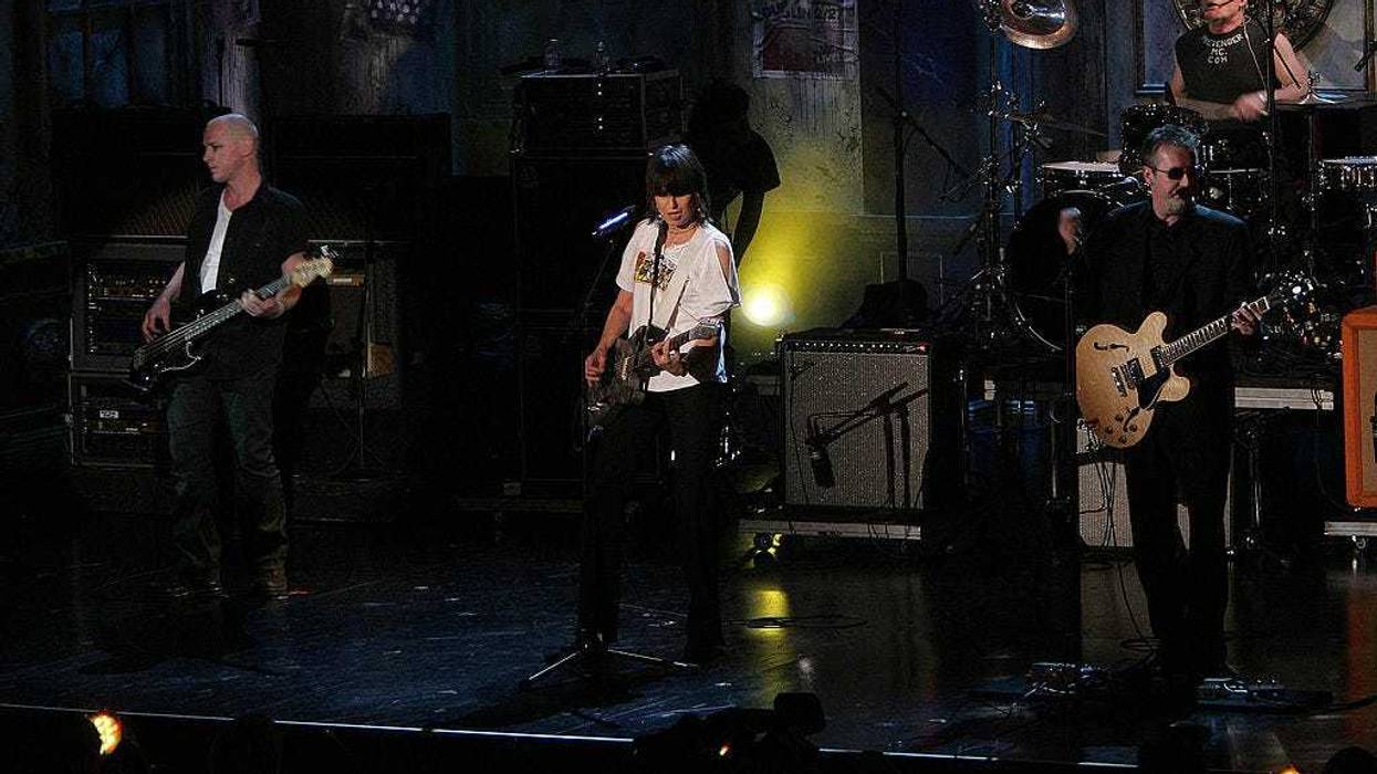 Inductee Chrissie Hynde (C) of The Pretenders performs on stage at the 20th Annual Rock And Roll Hall Of Fame Induction Ceremony at the Waldorf Astoria Hotel March 14, 2005 in New York City.