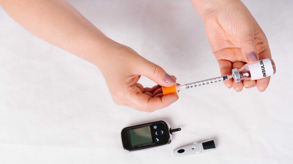 Insulin syringe for administering insulin to diabetic patients on white background. Diabetes treatment, drug addiction concept. High quality photo