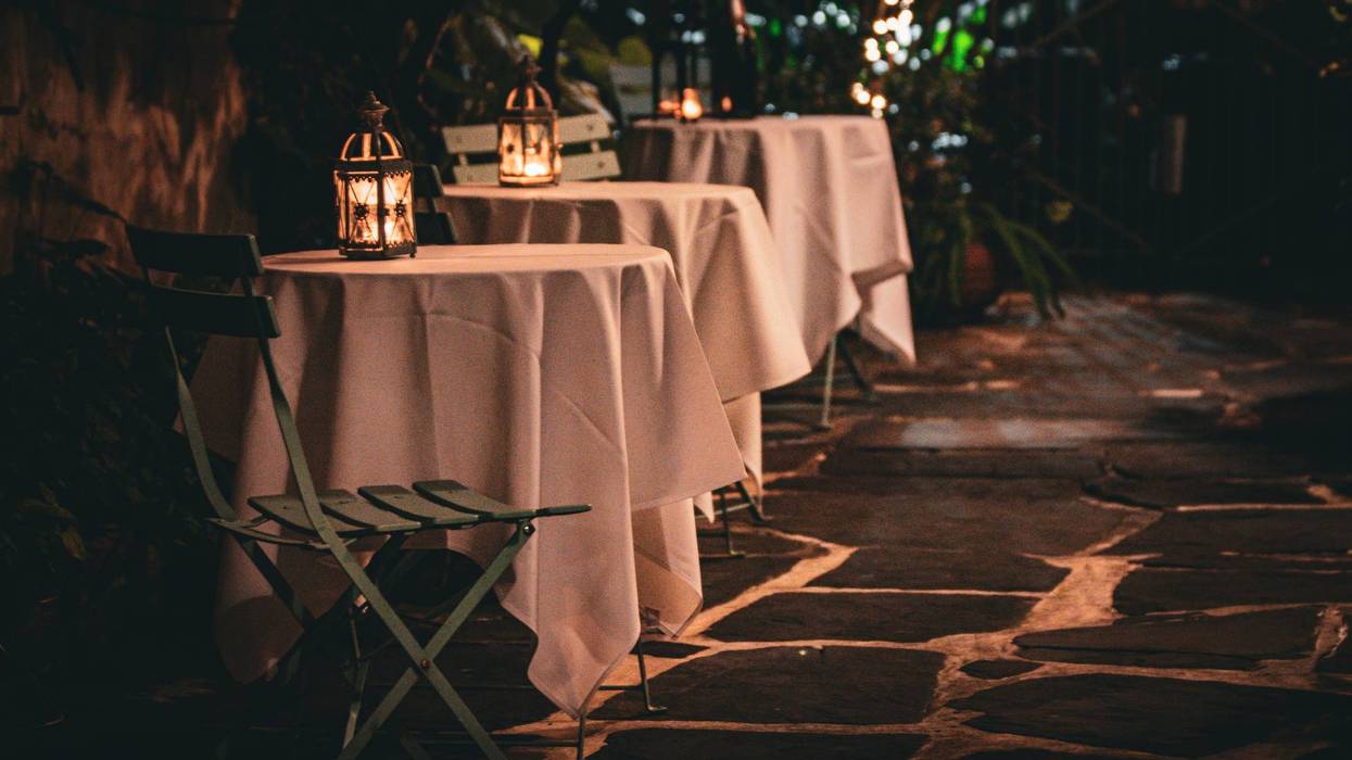 Intimate outdoor dining by candlelight