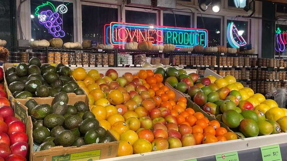 Iovine Brothers Produce at Reading Terminal Market