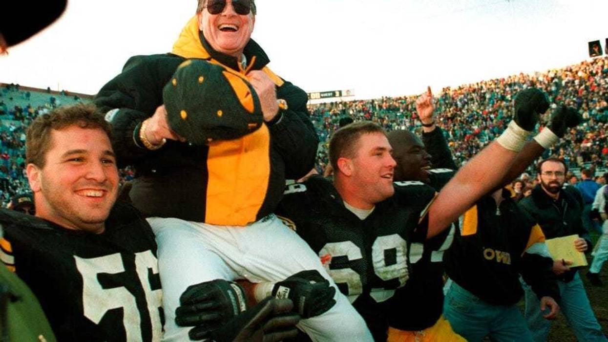 Iowa football coach Hayden Fry i