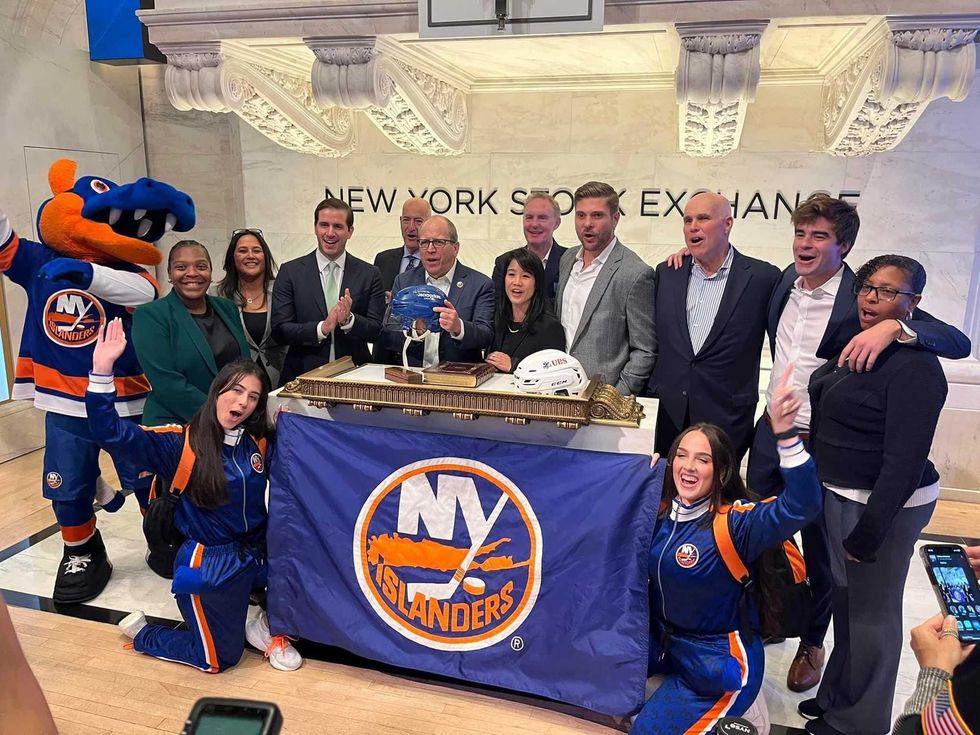 Islanders and Jackpocket officials at the NYSE.