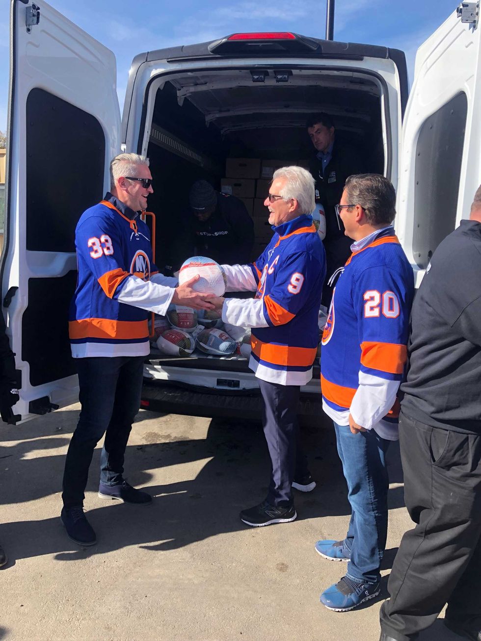 Islanders play with turkeys