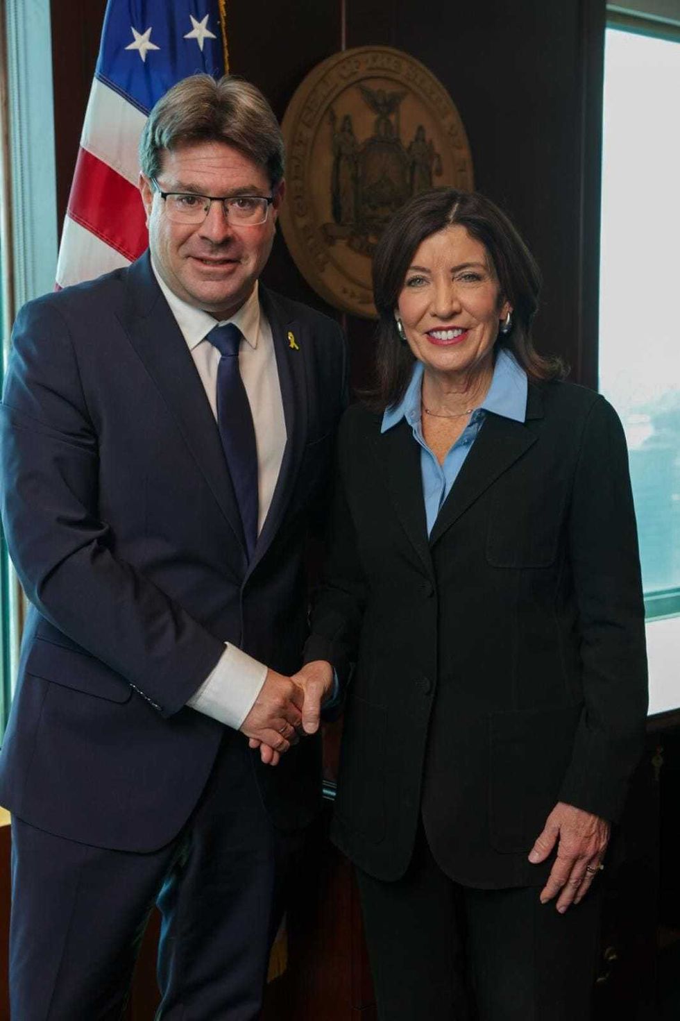 Israeli consul general in New York Ofir Akunis and Gov. Kathy Hochul in New York City on May 30, 2024.