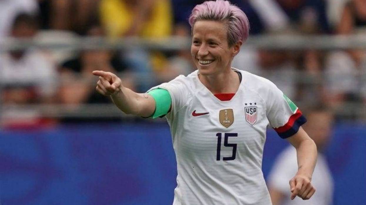 It wasn't easy, and at times there was doubt, but defending champion the US can look ahead to a mouthwatering quarterfinal clash against host France after a 2-1 win over a resolute Spain.