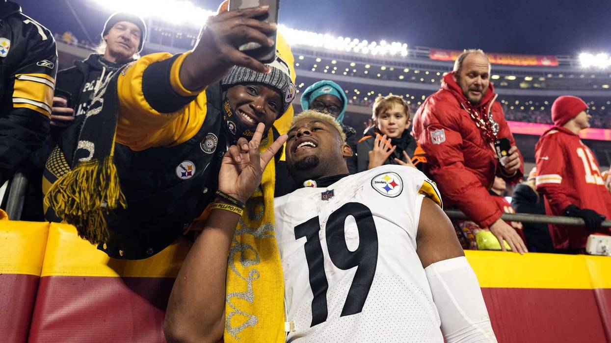 ittsburgh Steelers wide receiver JuJu Smith-Schuster (19) poses for a photograph with a fan following the game against the Kansas City Chiefs in an AFC Wild Card playoff football game