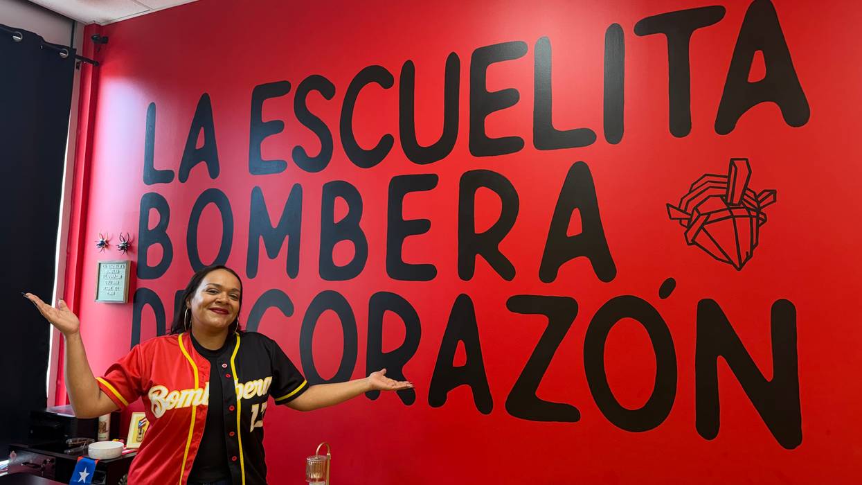 Chicago all-women group specializing in Puerto Rican music prepares to take the stage at Sueños