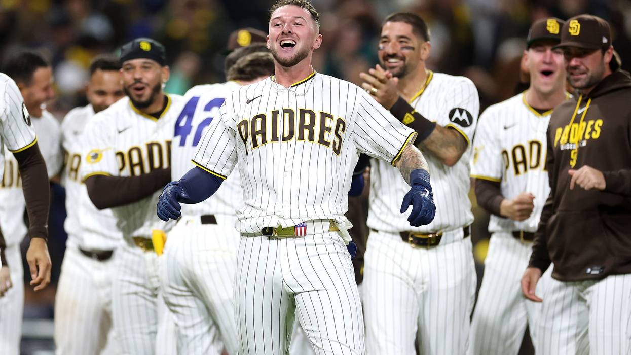 Jackson Merrill walks it off to cap 5-run 9th inning