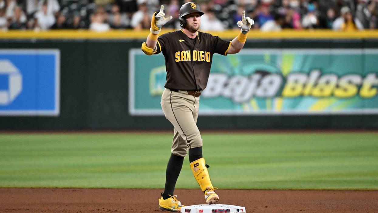 Padres earn series split with Diamondbacks
